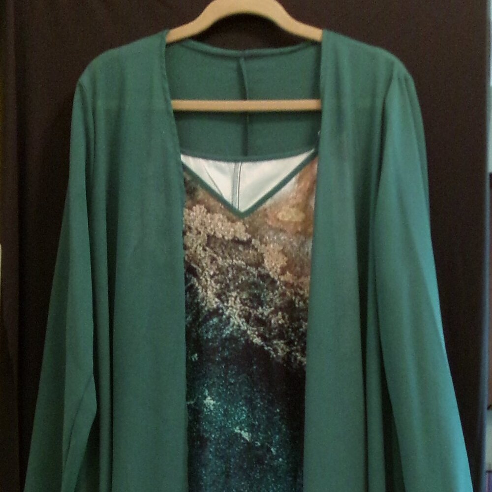 LIKE NEW, BEAUTIFUL TWO PIECE, LONG NIGHT GOWN WITH SHEER ROBE, SIZE XL